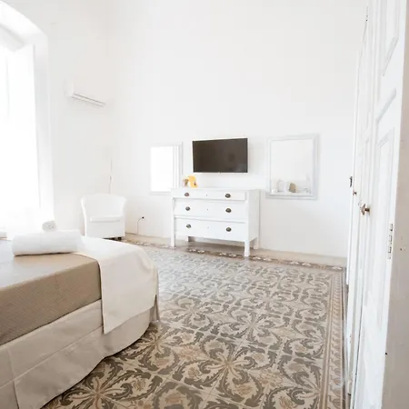 Shabby Chic Apartment *